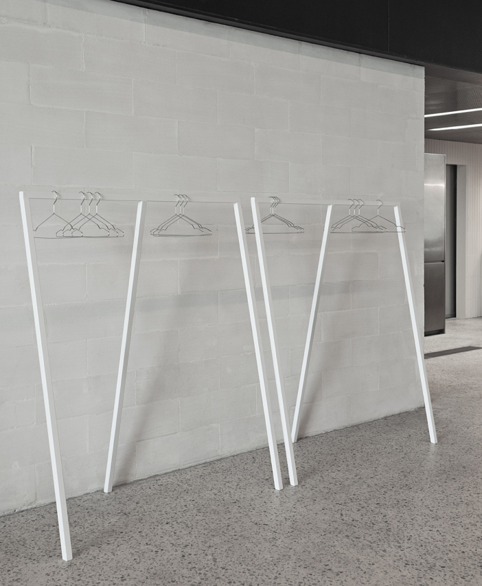 Loop Stand Wardrobe weiss